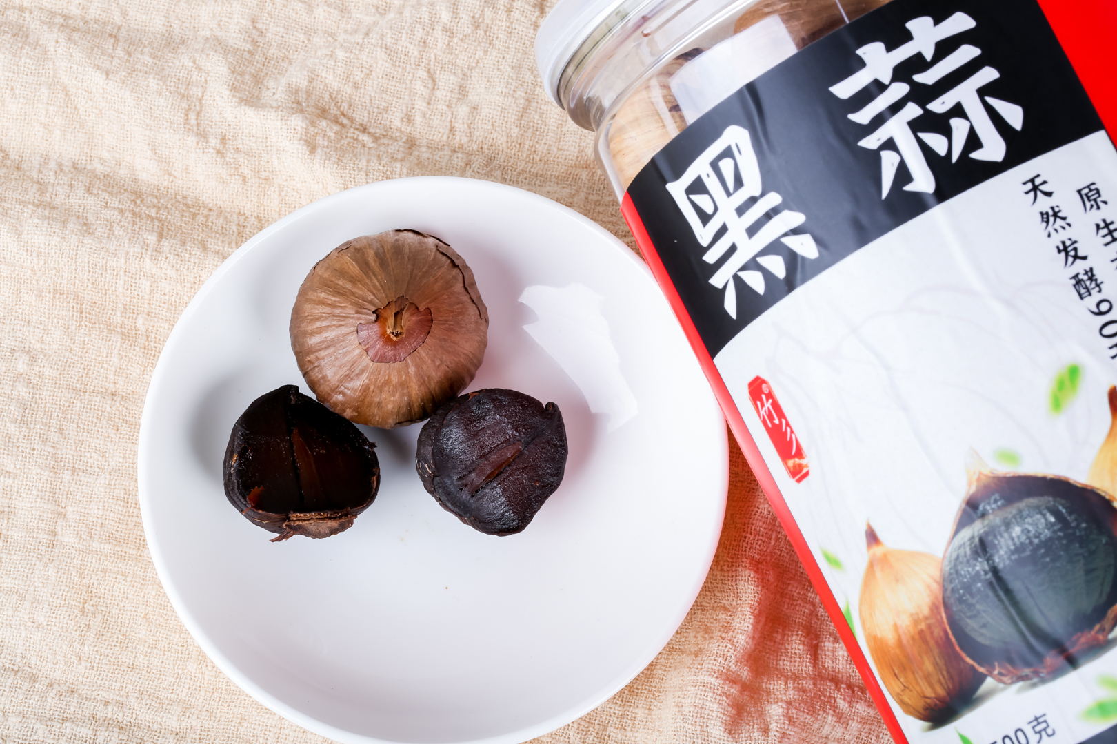 黑蒜小众零食,看着像梅子吃起来像李子的水果
