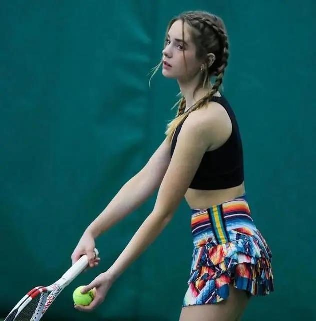 心动！15岁网球少女因全身照爆红，天生*物尤**、身材很不错