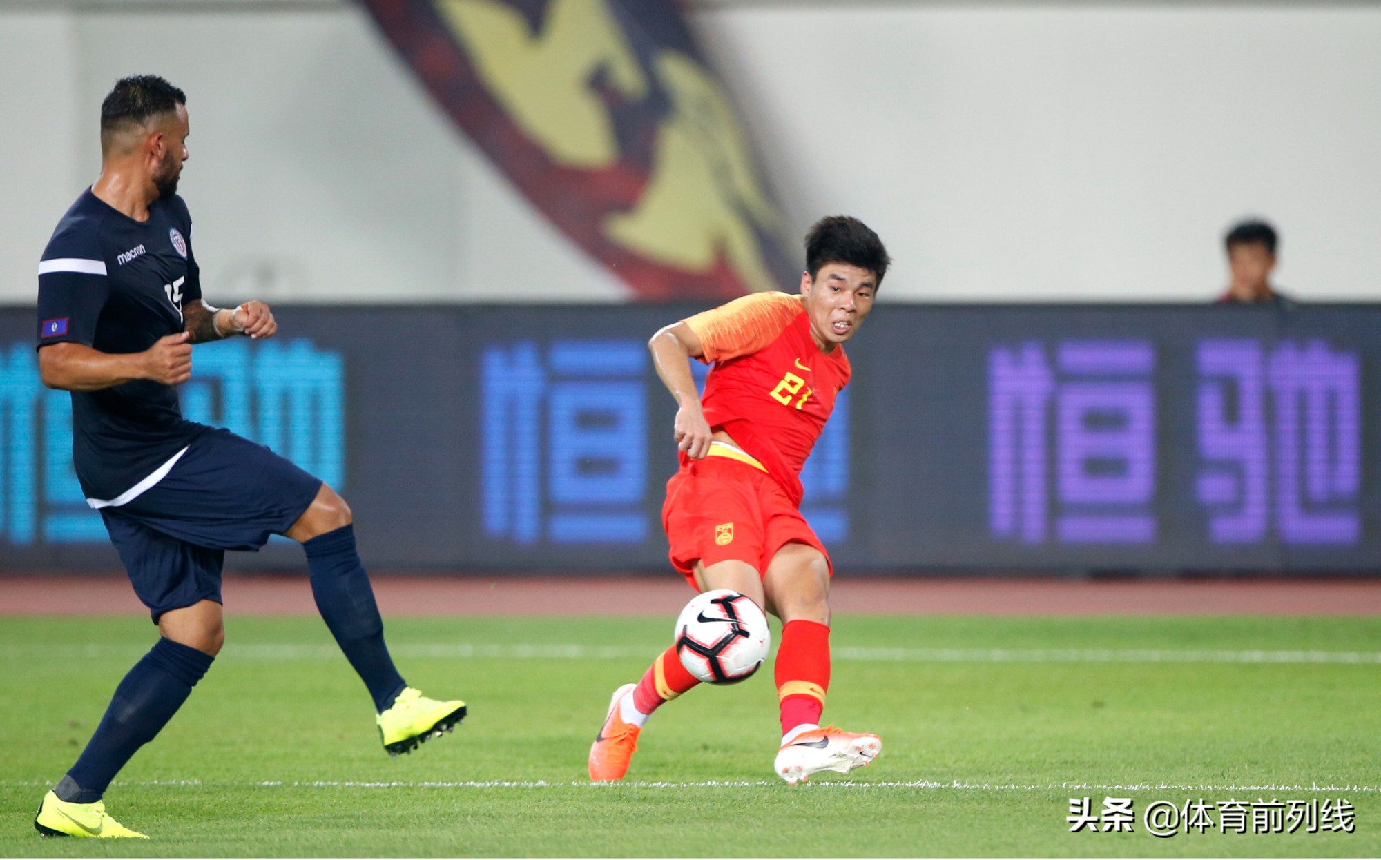 国足进世界杯全国沸腾场面,世预赛中国球迷有多疯狂