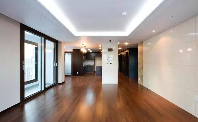 复合地板深色和浅色哪个好看,饭店地板颜色选深色还是浅色