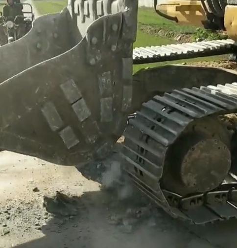 搬起石头砸自己的脚歇后语下一句,搬起石头砸自己脚的问题怎么解决