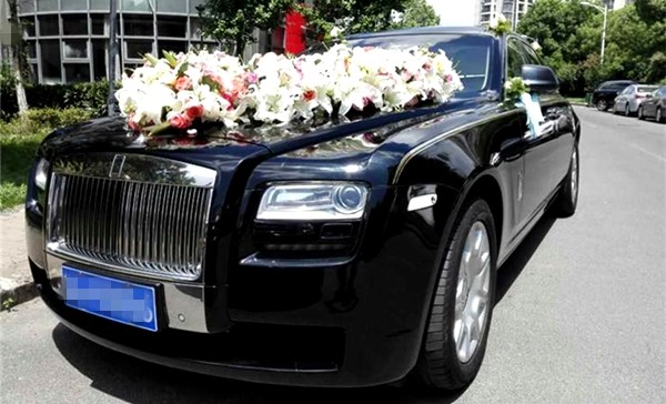 劳斯莱斯出一次婚车得多少钱,劳斯莱斯加长版婚车多少钱