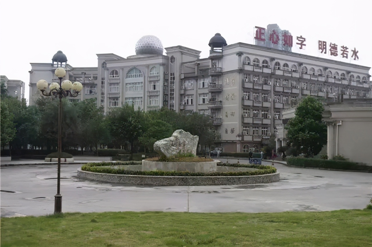 重庆哪所学校环境最好,重庆最美学校