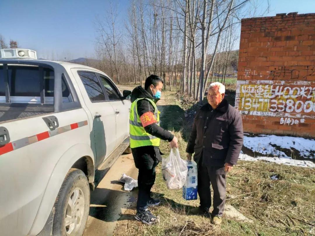 关键时刻军人冲锋陷阵,关键时刻军人最棒