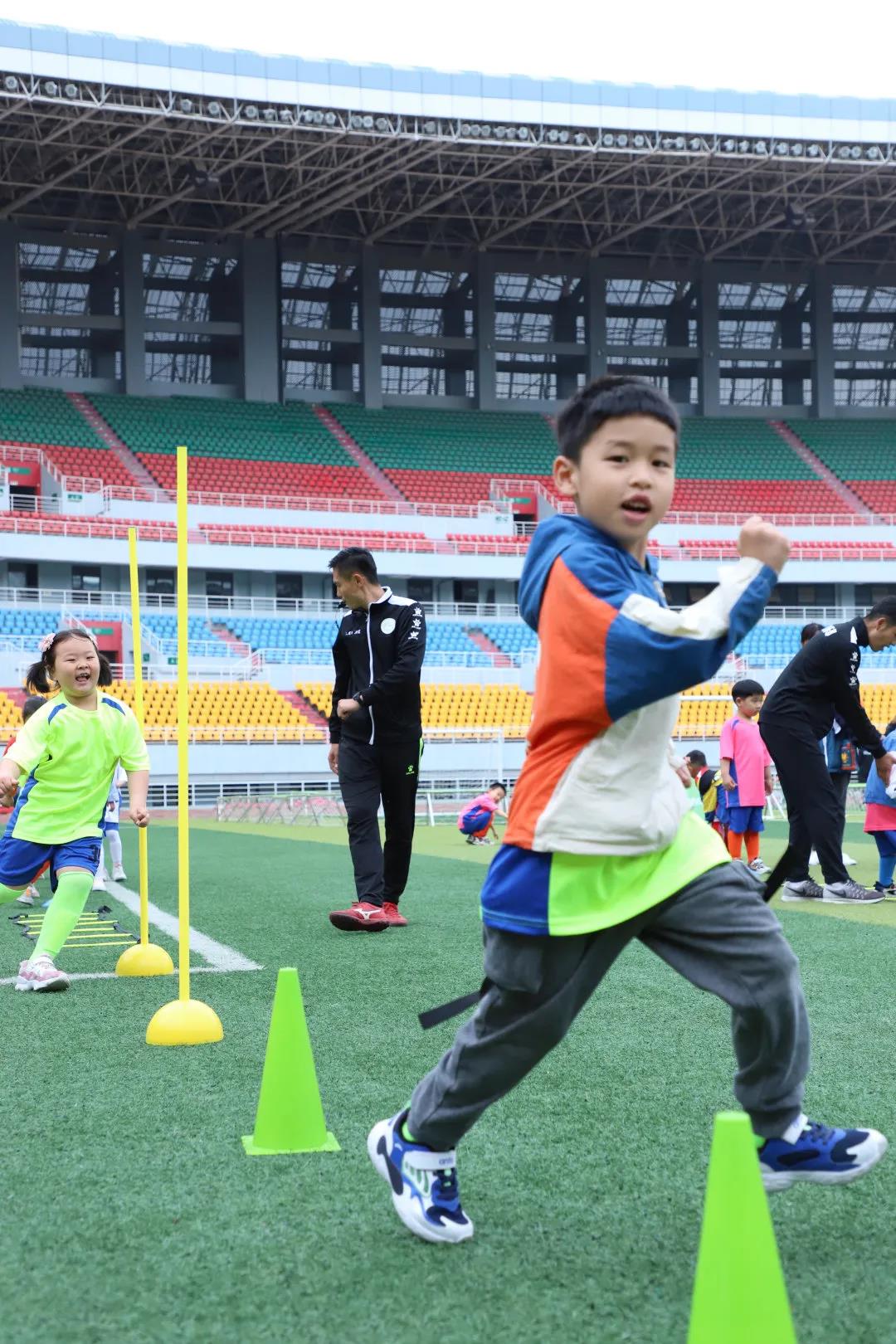 聊城大学附属幼儿园足球趣味赛成功举办