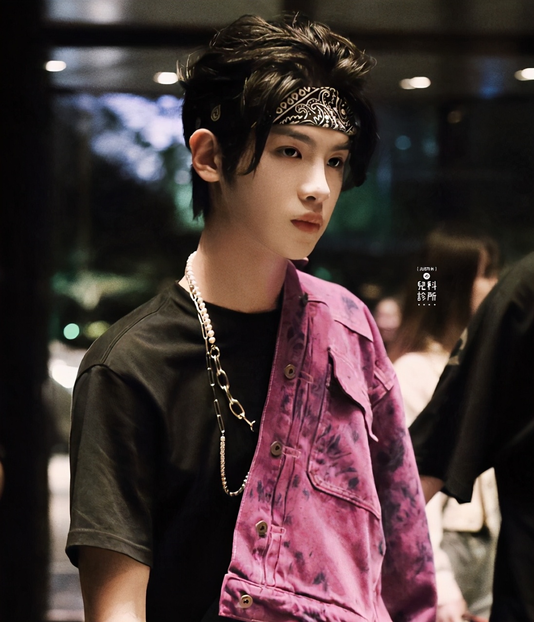 黄明昊妈妈欠债是真的吗,黄明昊妈妈欠债