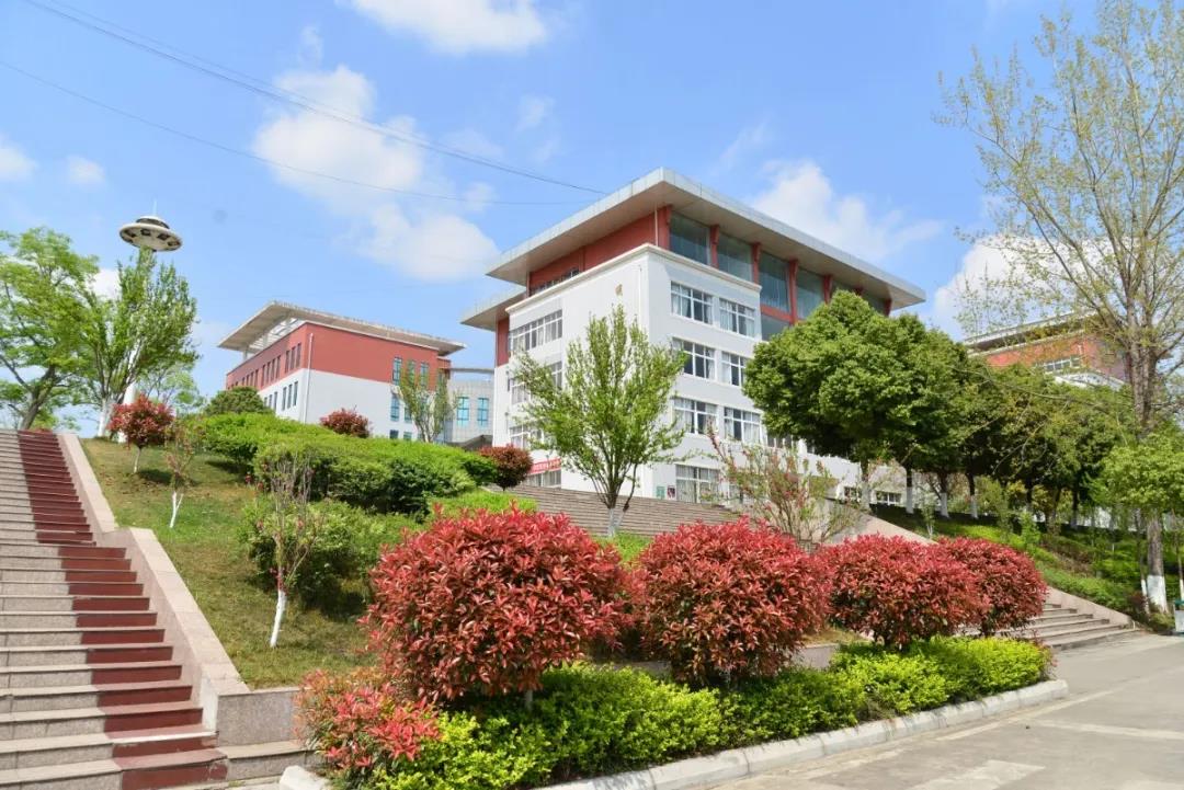 四川汽车职业技术学院招生办电话,四川汽车职业技术学院报名入口