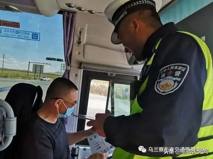 派出所开展一盔一带安全宣传,防控大队一盔一带安全守护行动