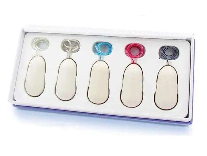 女子夜晚偷偷往*体下**塞东西，老公发现后惊掉了下巴