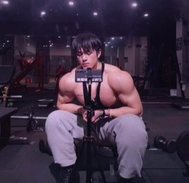 97年小伙长相成熟,97年小伙长相帅气