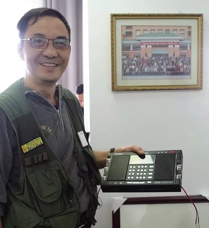 一群俄罗斯业余无线电爱好者在论坛里讨论德生等品牌新品收音机