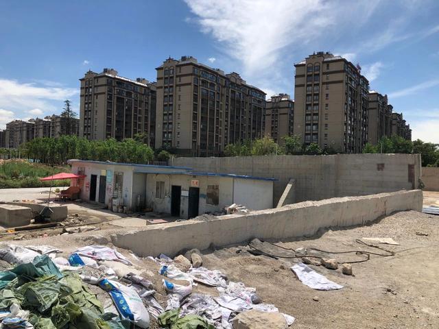 昆明一小区业主：买房时开发商说这是主题公园，住进去后发现变成垃圾转运站