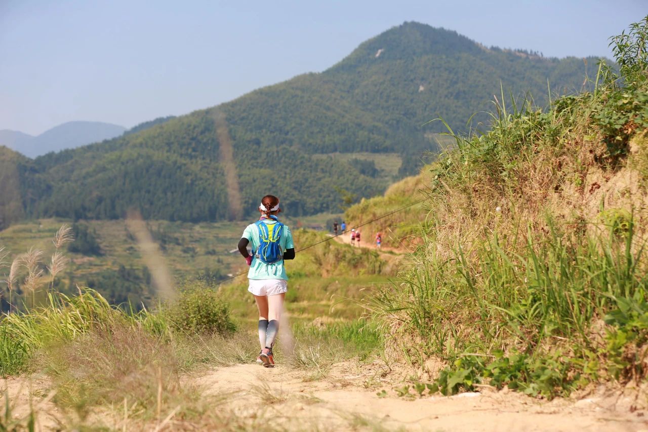 岔气坚持跑步后果,跑步不岔气一跳就岔气