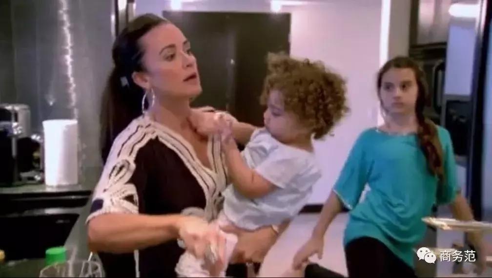 比弗利贵妇娇妻互撕,比弗利娇妻近况