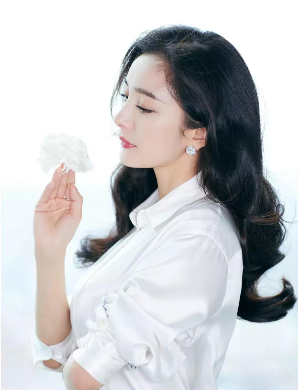 胸比较大的女生怎么穿显身材,胸比较大的女生怎么穿衣服好看