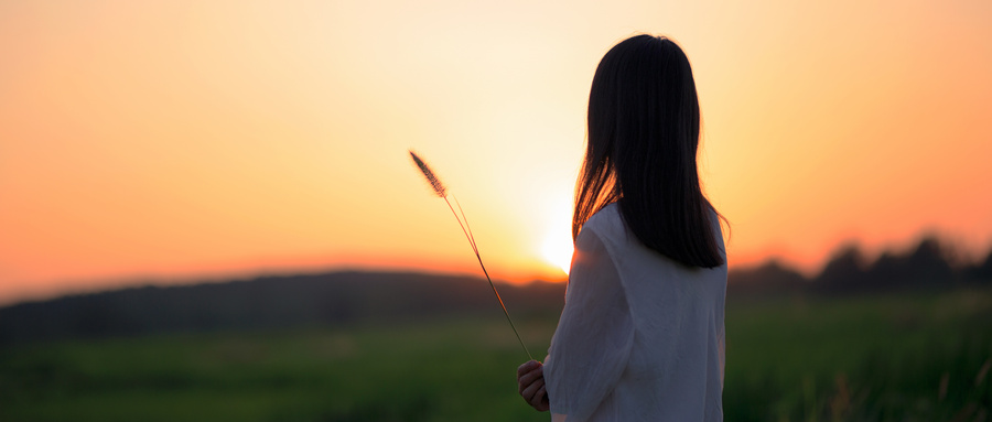 女孩恋上家教老师,女学生喜欢上女教师了怎么办