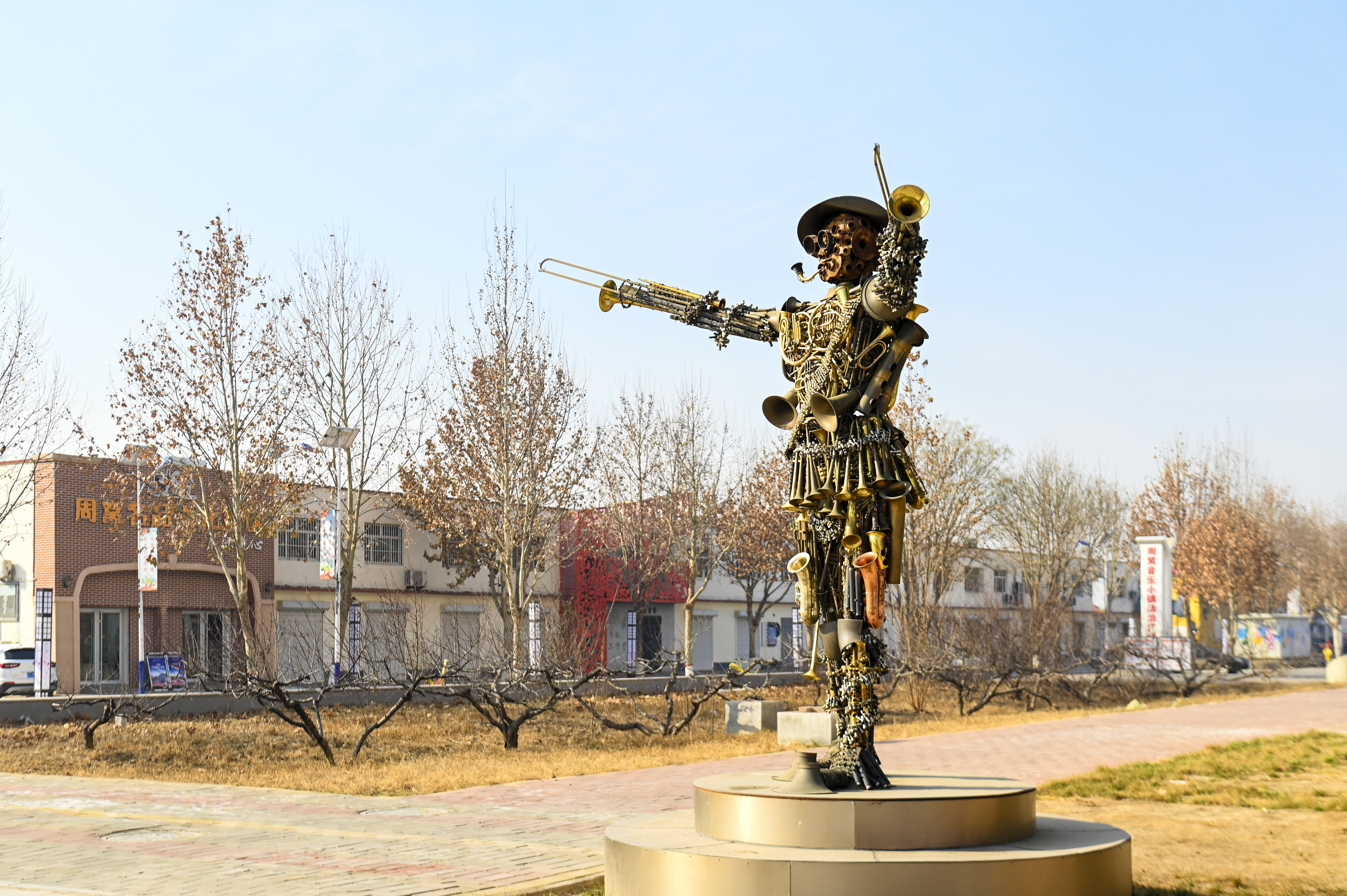 周卫仓，一位从周窝村走出来的萨克斯制作和吹奏高手