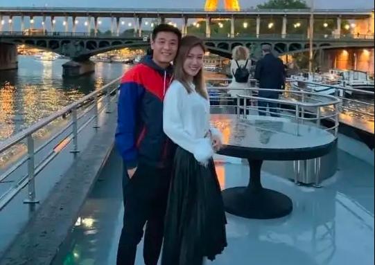 武磊和他妻子的爱情故事,武磊妻子清纯貌美