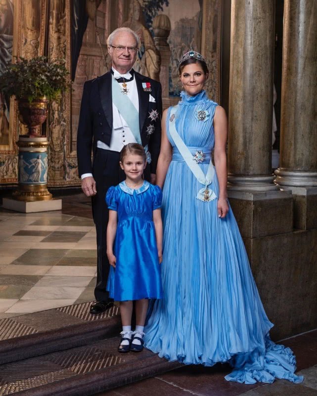 又一位高颜值未来小女王，7岁瑞典小公主“玩够了”，宣布上小学