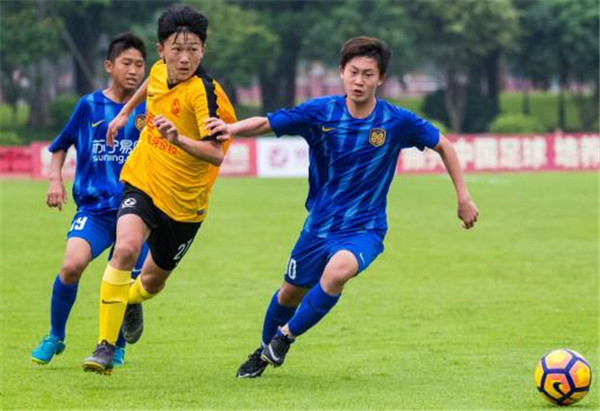 高尺寸高起点搭建赛事平台　恒大足校招生广纳明日之星