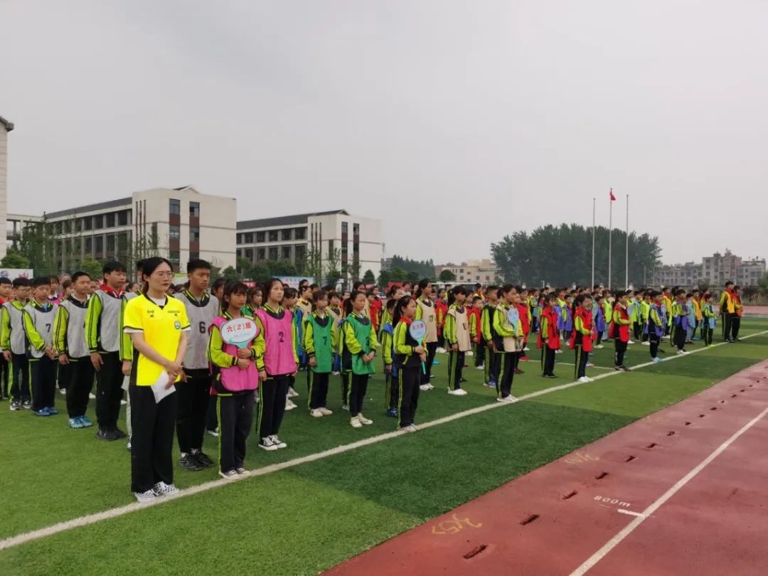 阜南县第十一小学足球赛,阜南县校园足球队比赛现场