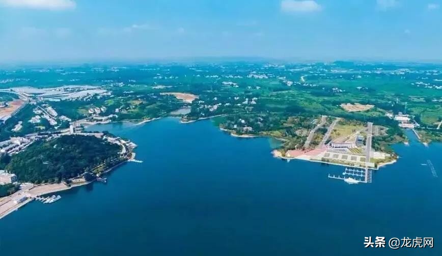 万亩湖山,万亩湖山大城