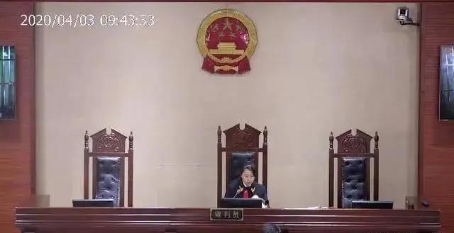 判决不满就向法官扔鞋,对判决不满写什么材料