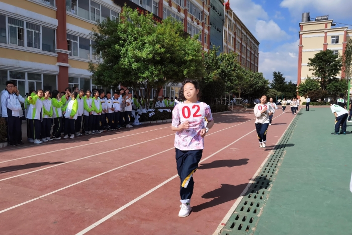 昆三中空港实验学校小升初分数线,昆三中空港实验学校的一天