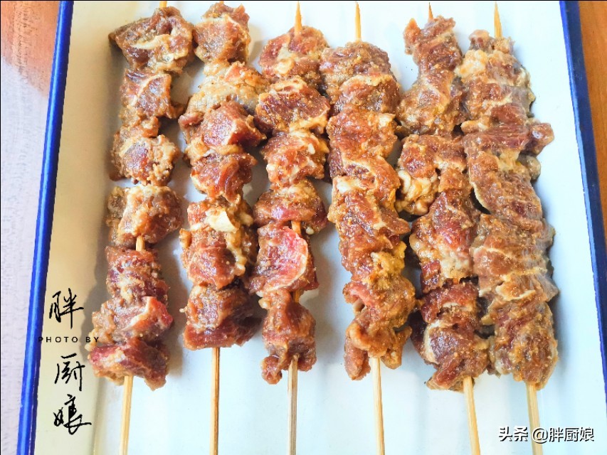 在家用烤箱能不能做出烤牛肉串,在家烤牛肉串的做法