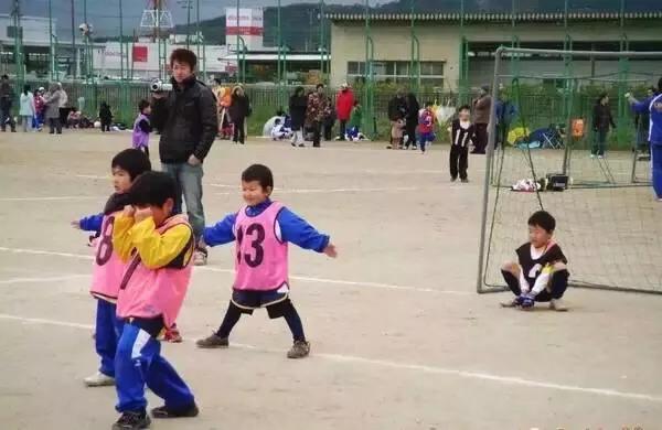 伊朗vs日本2-1足球,日本vs伊朗足球比赛结果如何了