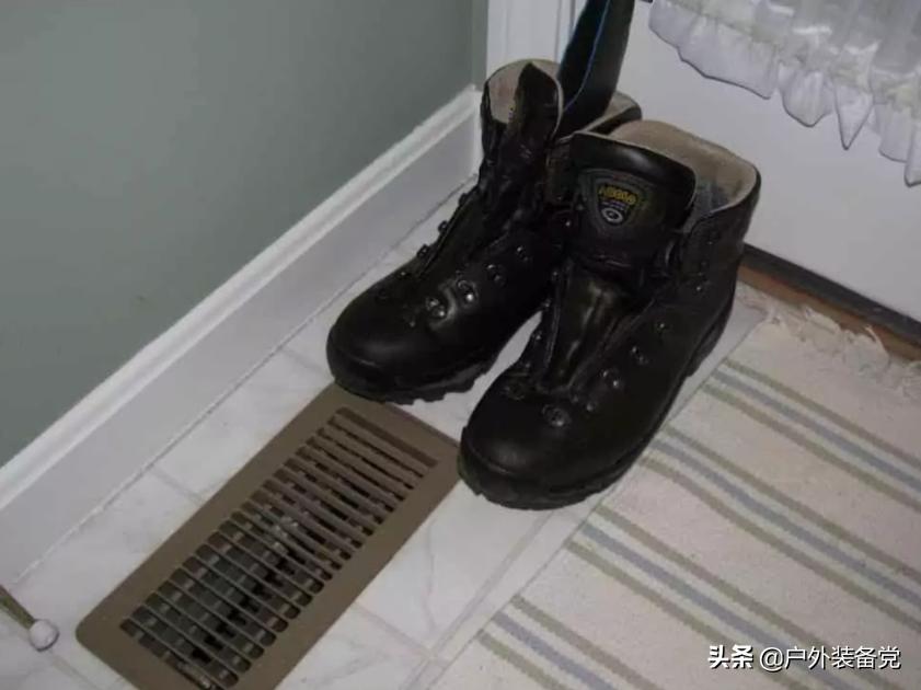 脏兮兮的旅游鞋,徒步鞋爬山脏了怎么清洗