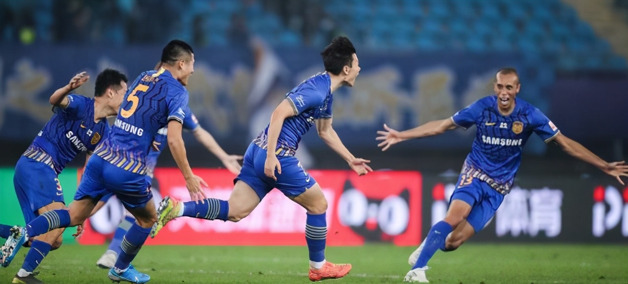 10人+主裁“偏袒”！被世界波逆转！名宿：国内裁判能吹好比赛