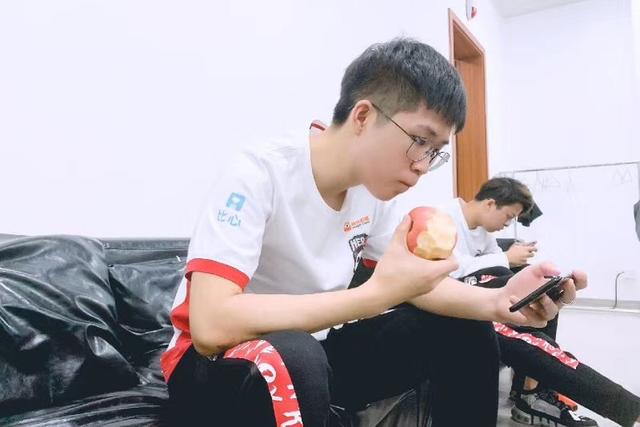 hero久竞俱乐部青训久诚,比心app团队