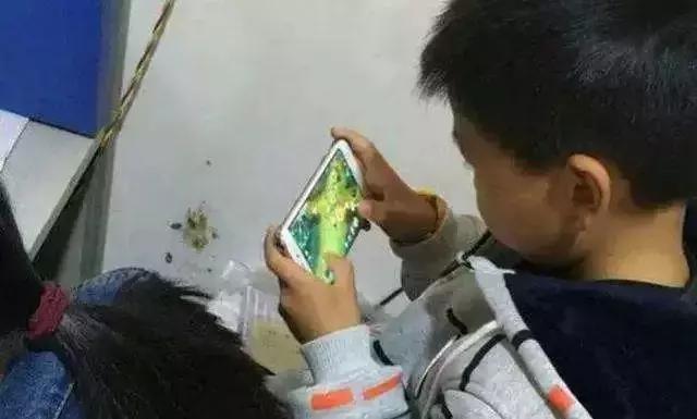青春已经过去但回忆永远都在,青春已老童年不再只能回味