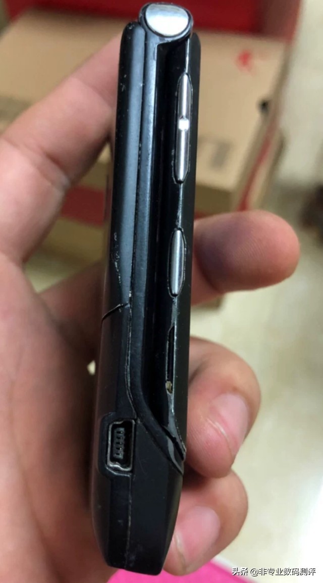 摩托罗拉刀锋v3翻盖手机,摩托罗拉刀锋V3