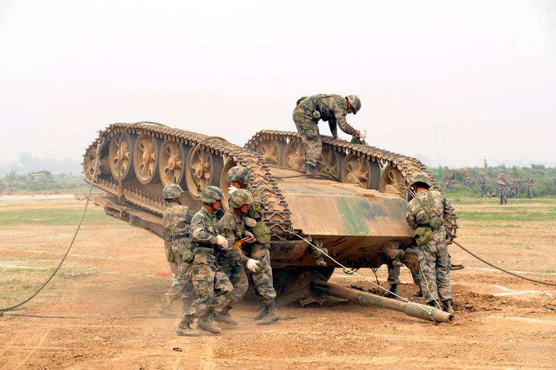 开坦克很威风吗,开坦克驰骋沙场