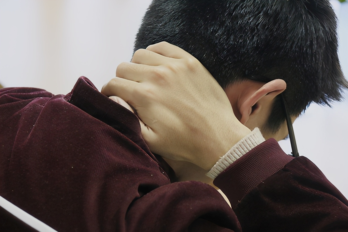 早上醒来后双手发胀五指握不紧,早晨起床感觉双手发胀是怎么回事