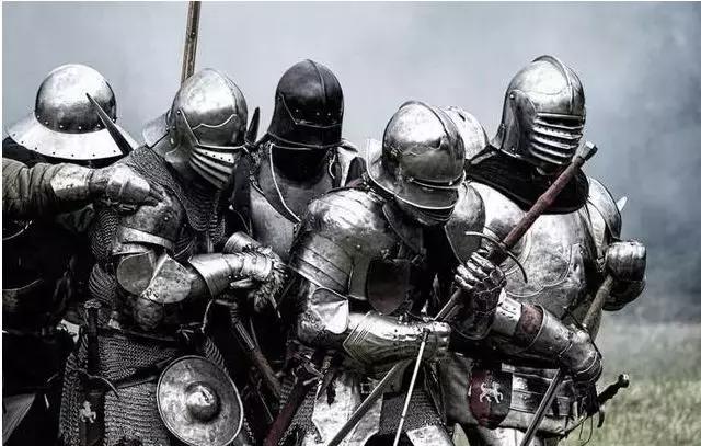 贞德用什么装备,贞德擅长骑兵吗