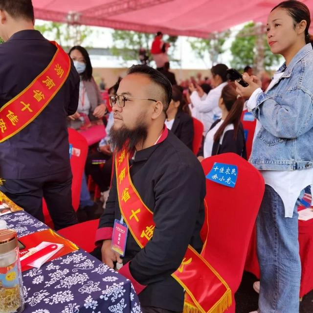 湖南小伙返乡创业种蔬菜,农村小伙创业卖花