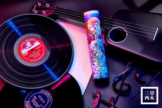 以原创抢占热度，三草两木打造创意新势力