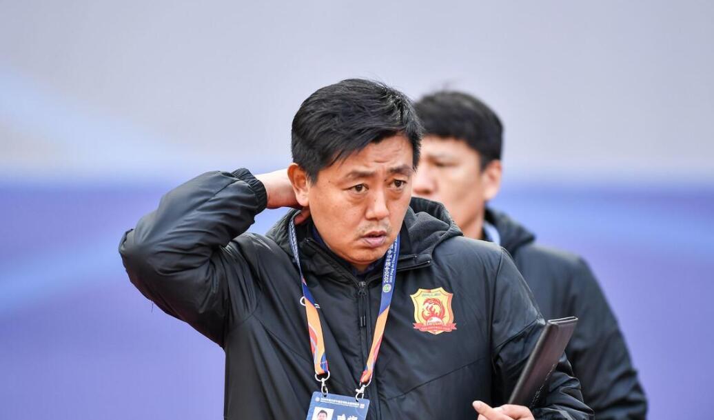 谢晖因酒后失言惨遭停职,前国脚谢晖酒后失言被停职视频