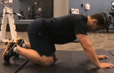 深蹲和俯卧撑是最好的力量训练,深蹲俯卧撑做法