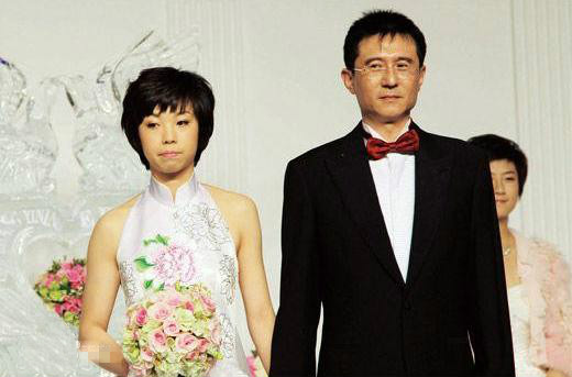 效法伏明霞嫁大20富商，老公曾和袁立同居12年，张怡宁如今怎样？