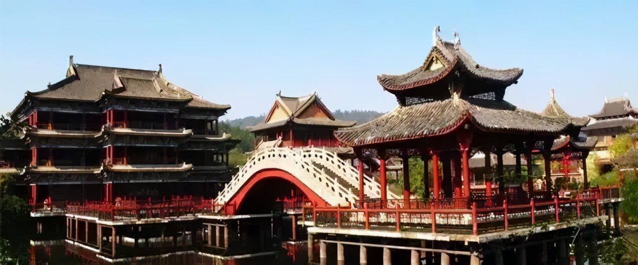 IP加持，小镇腾飞