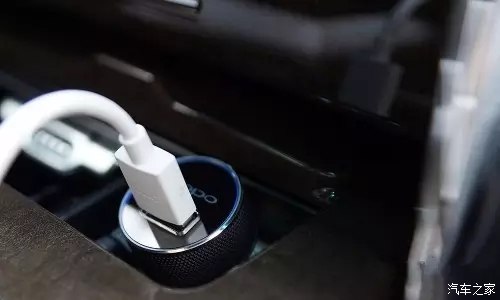 车上usb接口能不能直接给手机充,车载usb给手机充电充不进去