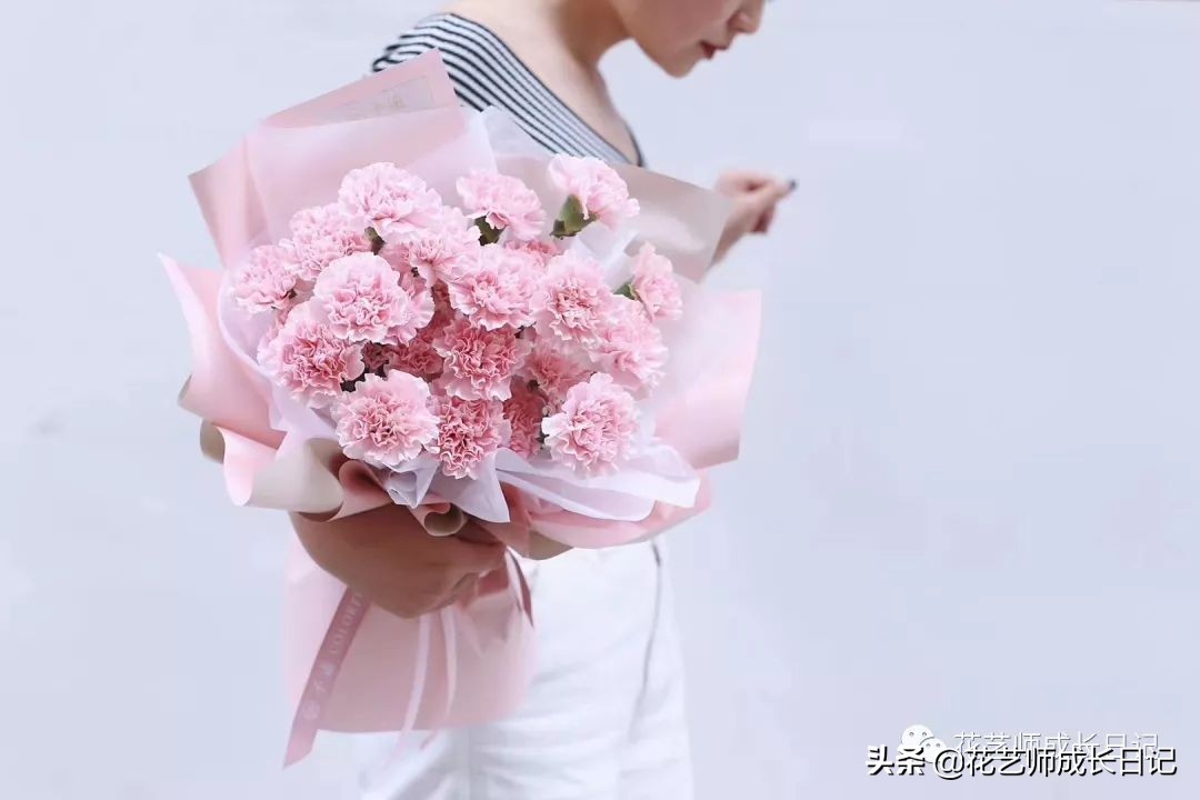 送给妈妈的手工花康乃馨,母亲节送妈妈什么颜色康乃馨