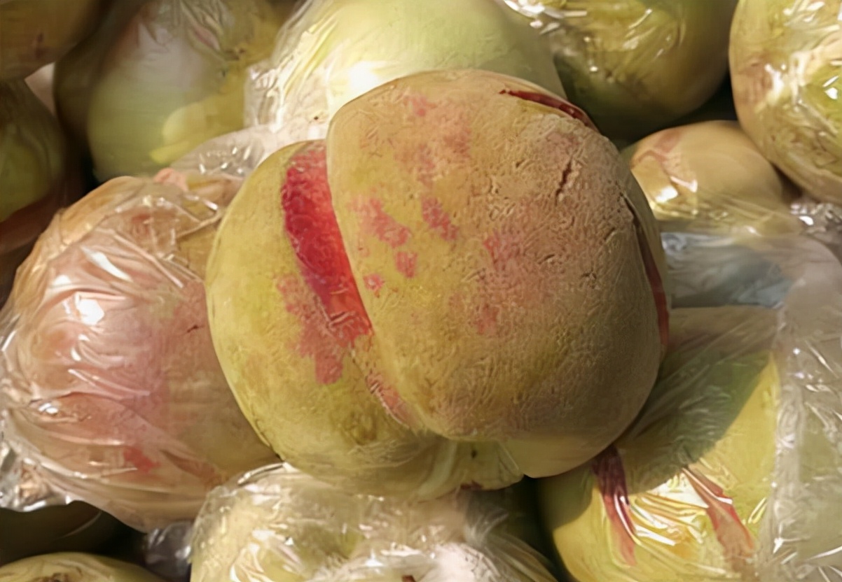 女子买爆炸桃被家人嫌弃,女子超市买爆炸桃被妈妈嫌弃太丑