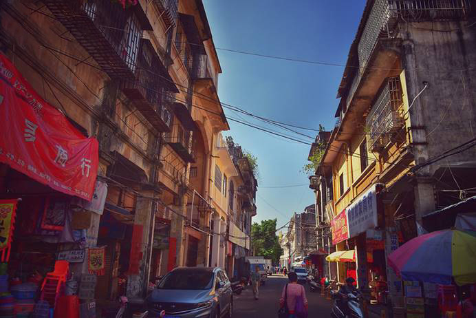 全新一代瑞虎8穿越剑门关,全新一代瑞虎8十万人百城公测