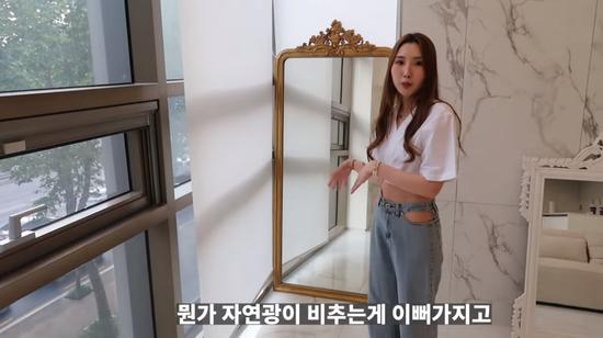 韩国美女晒独居公寓引11万人围观衣帽间全是名牌