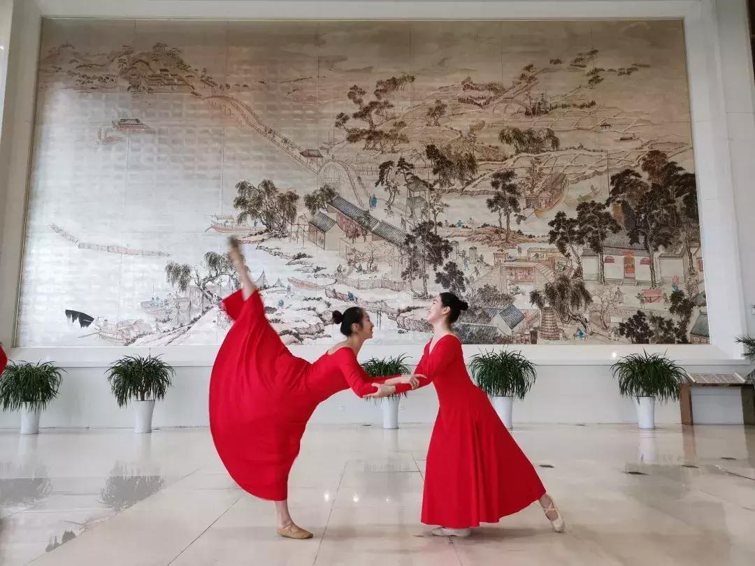 苏科舞蹈团在龙潭湖,苏科舞蹈团